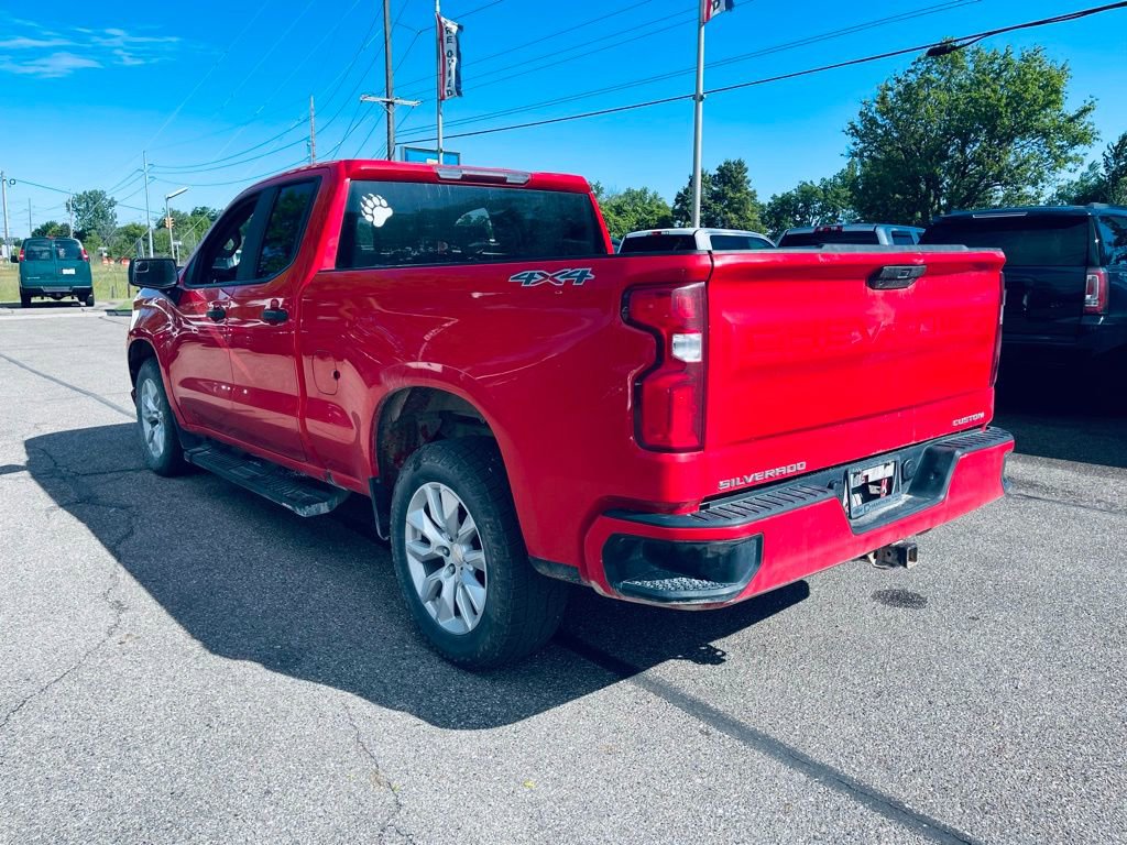 Used 2020 Chevrolet Silverado 1500 Custom w/ Custom Value Package AWD/4WD image 3