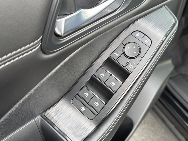 Used 2023 Nissan Rogue SV w/ SV Premium B Package FWD image 23