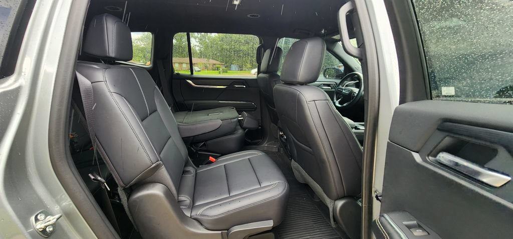 Used 2025 GMC Acadia Elevation w/ Elevation Premium Package FWD image 12