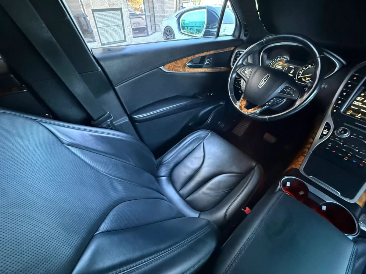 Used 2017 Lincoln MKX Reserve image 48