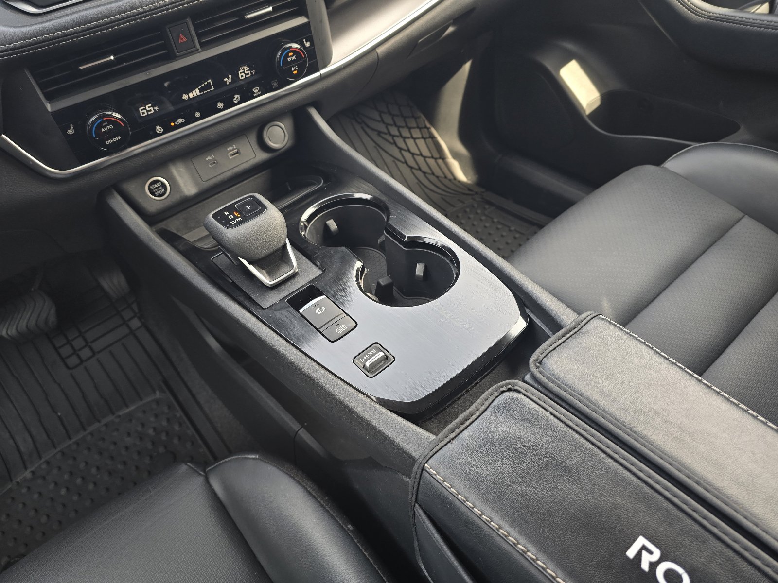 Used 2023 Nissan Rogue SV w/ SV Premium B Package image 16