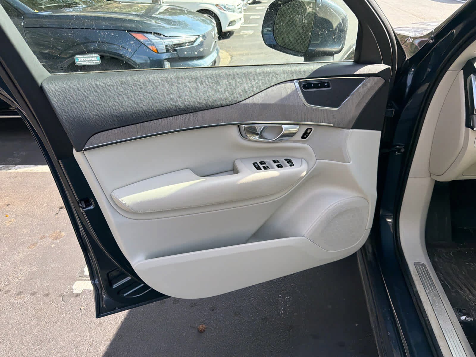 Certified 2023 Volvo XC90 B5 Plus w/ Protection Package Premier image 25