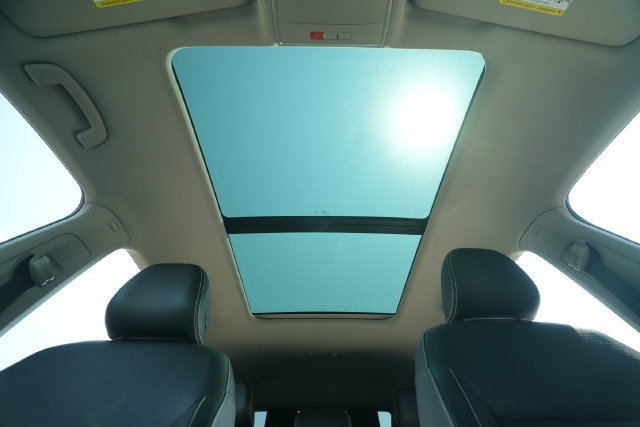 Used 2023 Volkswagen Atlas SE w/ Panoramic Sunroof Package FWD image 12