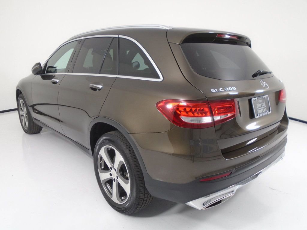 Used 2017 Mercedes-Benz GLC 300 4MATIC image 5