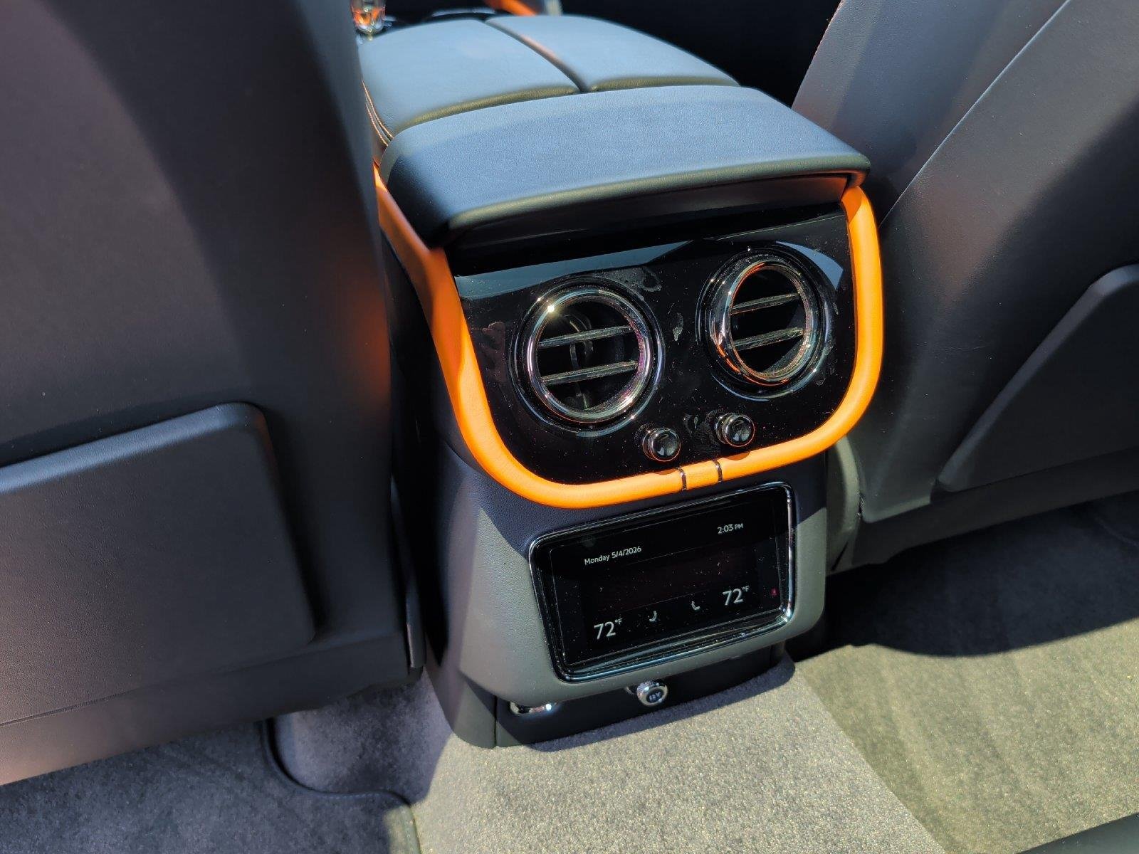 Used 2025 Bentley Bentayga AWD/4WD image 37