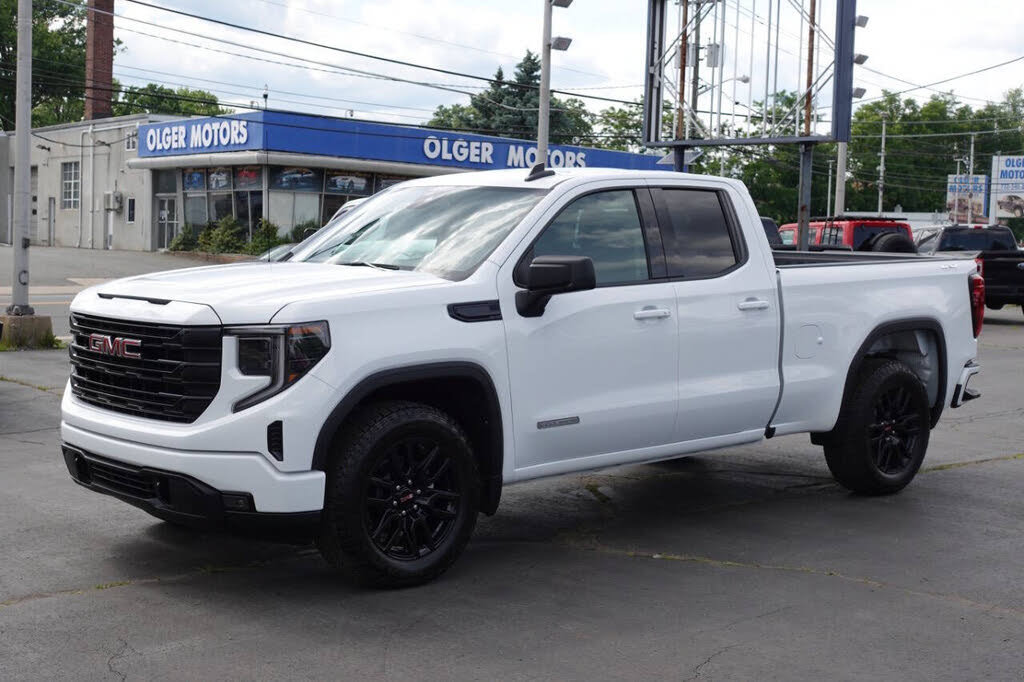 Used 2023 GMC Sierra 1500 Elevation AWD/4WD image 2