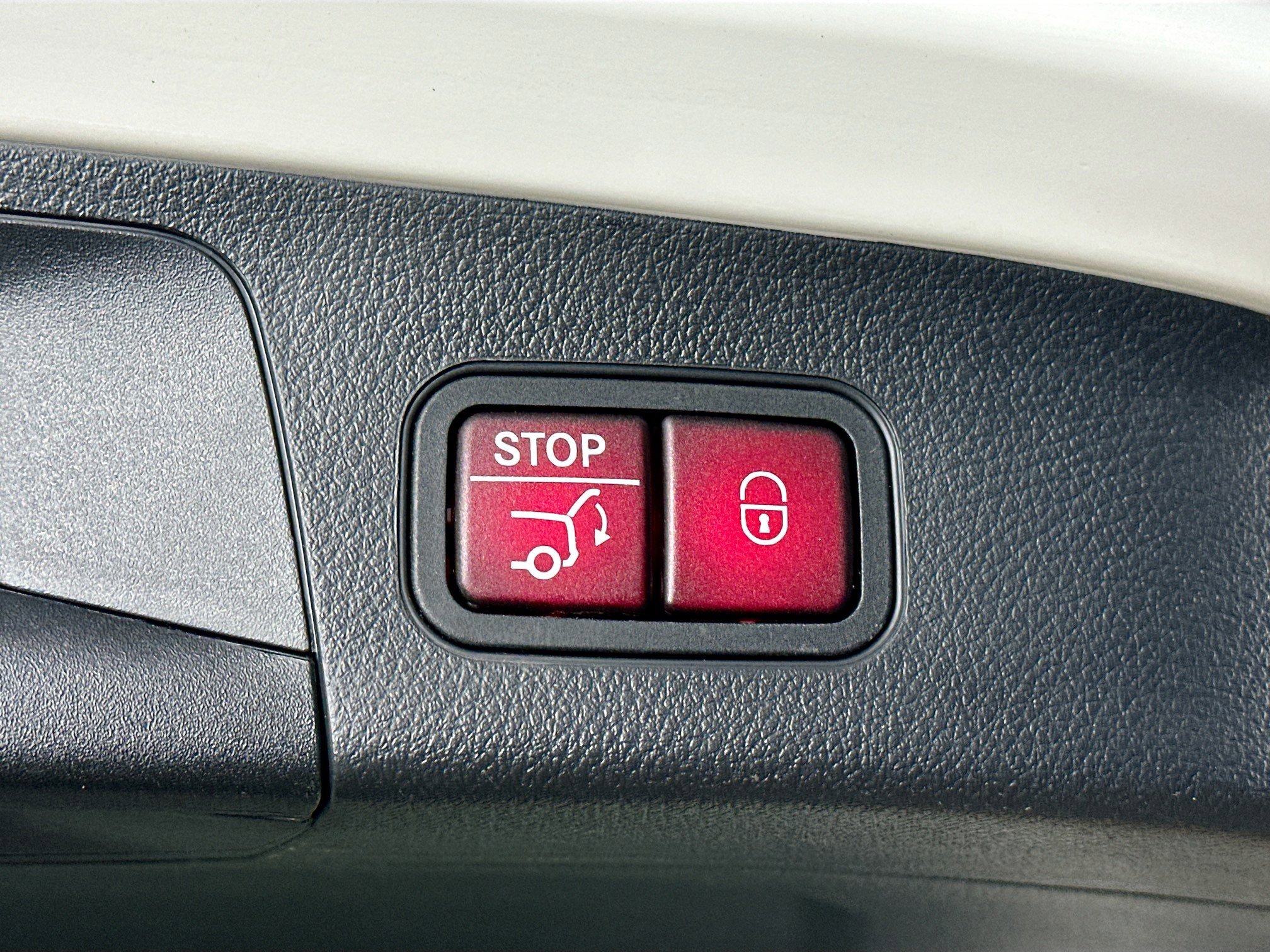 Certified 2023 Mercedes-Benz GLA 250 4MATIC w/ Premium Package image 35