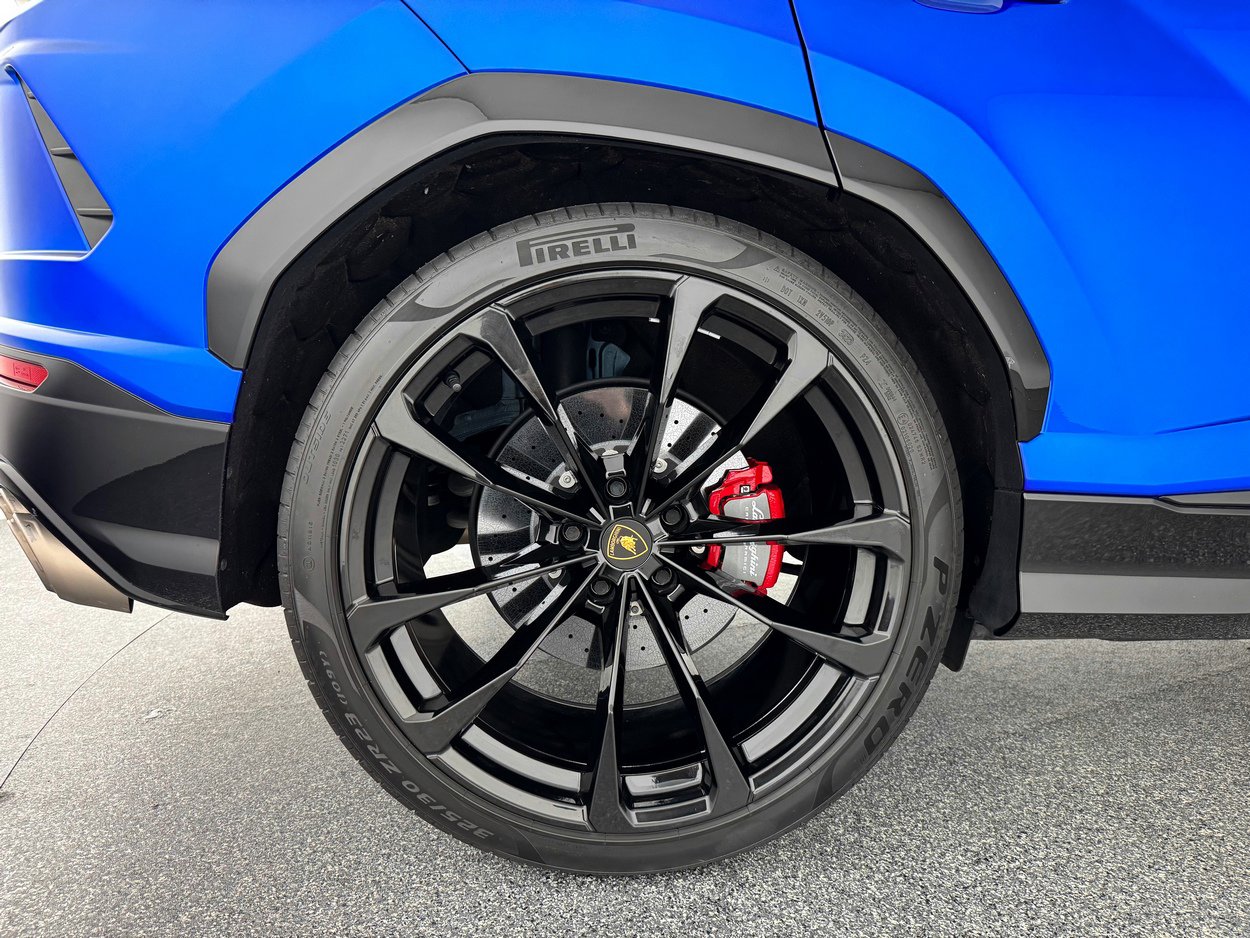 Used 2022 Lamborghini Urus image 35