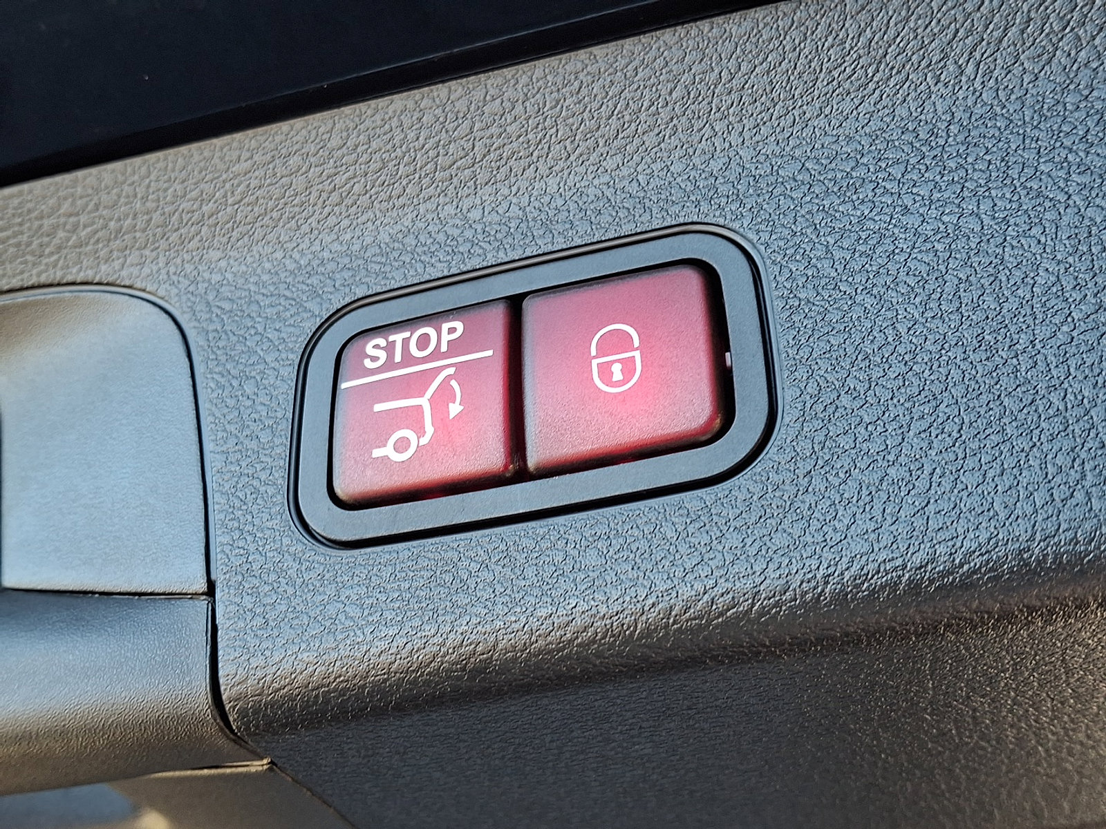 Certified 2025 Mercedes-Benz GLS 450 4MATIC image 32