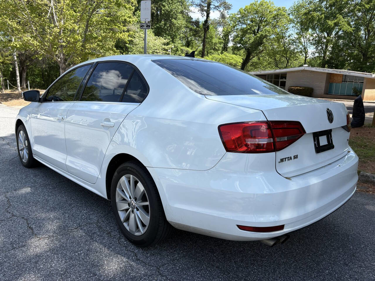 Used 2015 Volkswagen Jetta SE FWD image 3