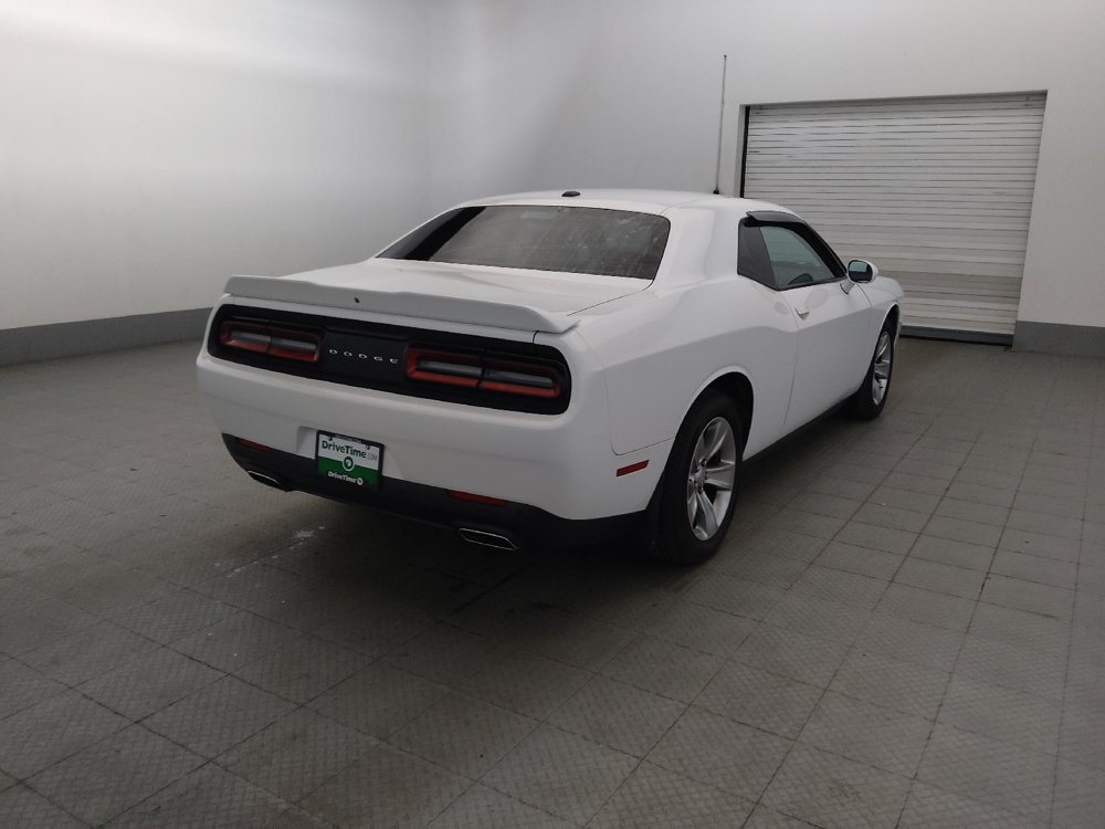 Used 2021 Dodge Challenger SXT w/ Driver Convenience Group RWD image 9