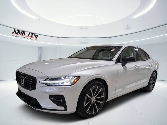 Used 2022 Volvo S60 B5 Momentum w/ Premium Package FWD image 7