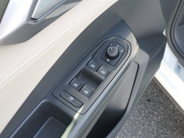 New 2025 Volkswagen Taos SEL image 10