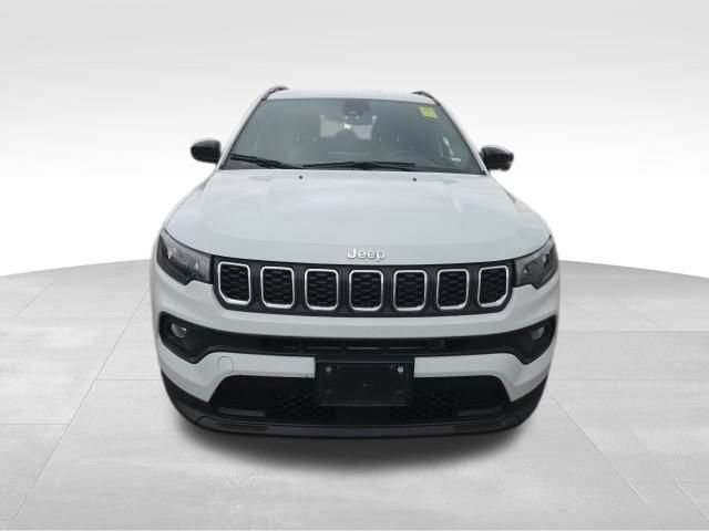 Used 2024 Jeep Compass Latitude AWD/4WD image 8