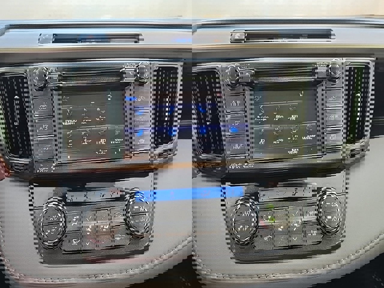 Used 2015 Toyota RAV4 XLE image 15