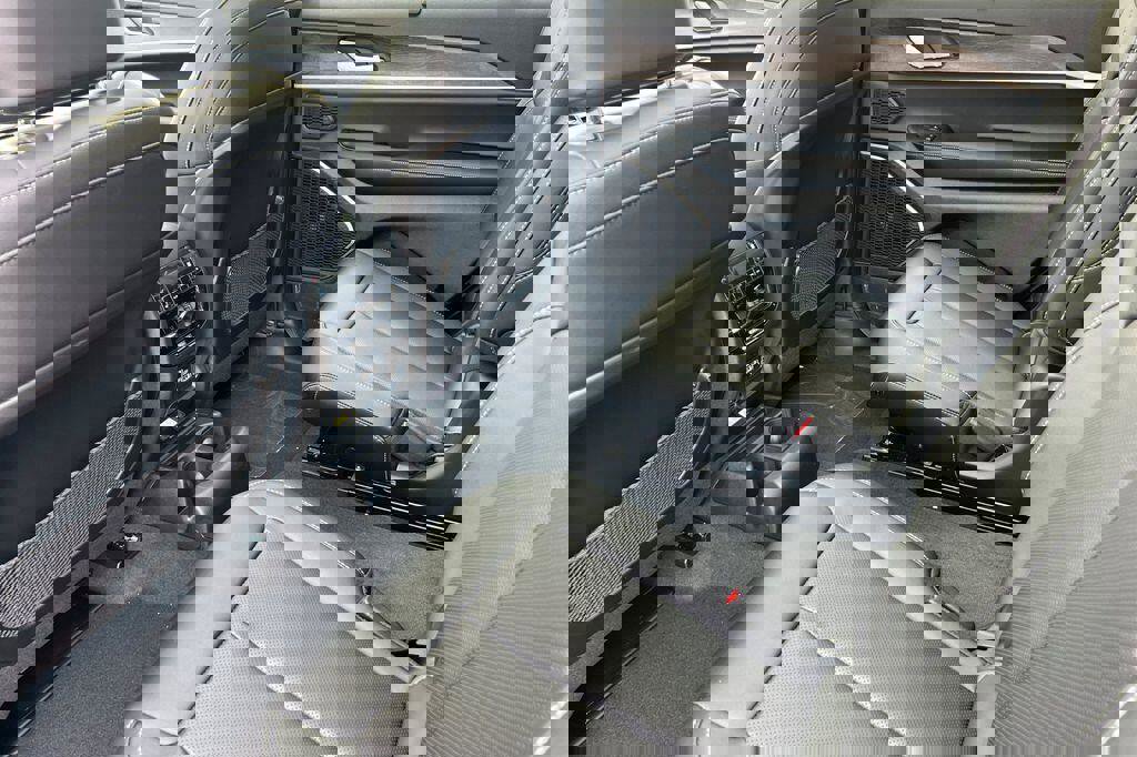 New 2025 Jeep Grand Cherokee L Limited w/ Luxury Tech Group II image 9