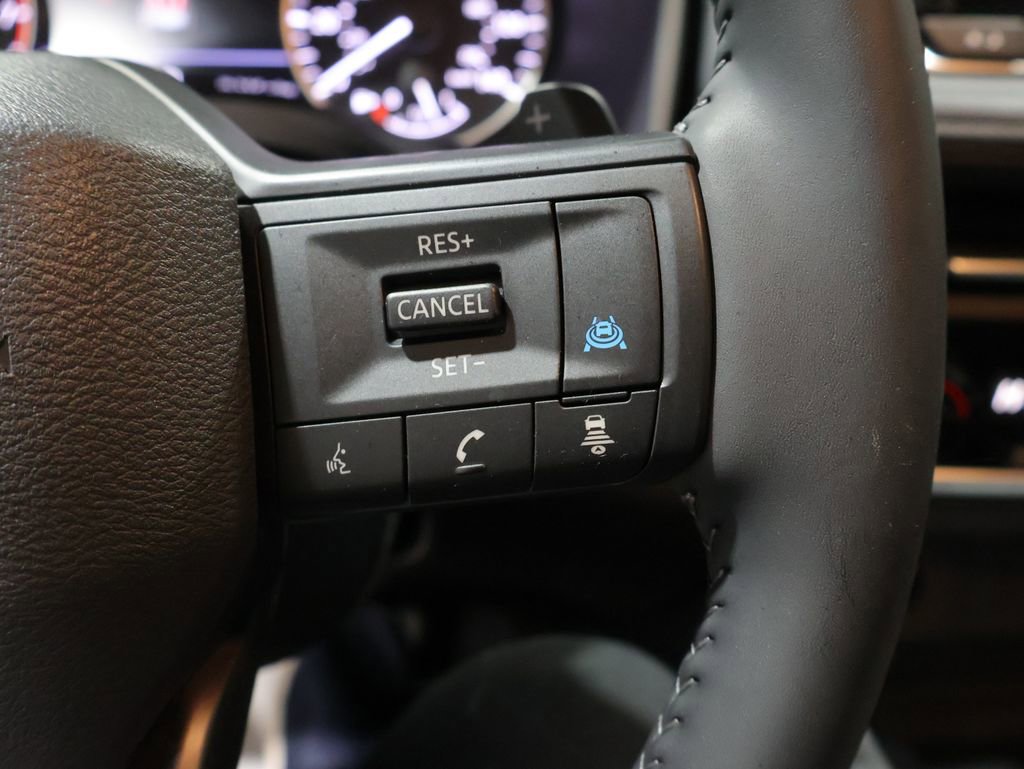 Used 2025 Nissan Rogue SV AWD/4WD image 38