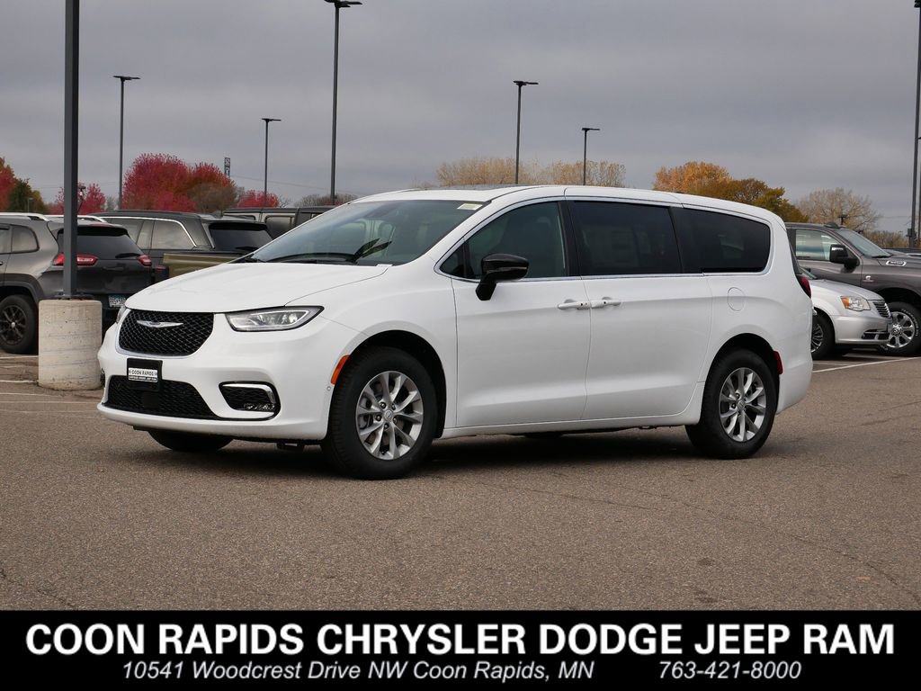 New 2026 Chrysler Pacifica Select AWD/4WD image 1