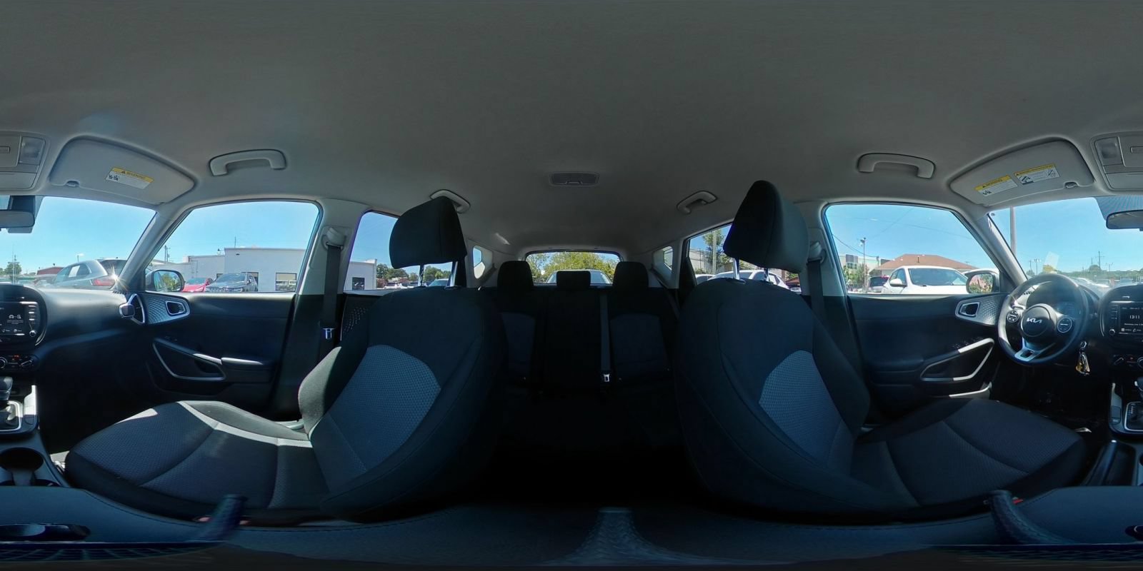 Used 2025 Kia Soul LX w/ LX Technology Package FWD image 41