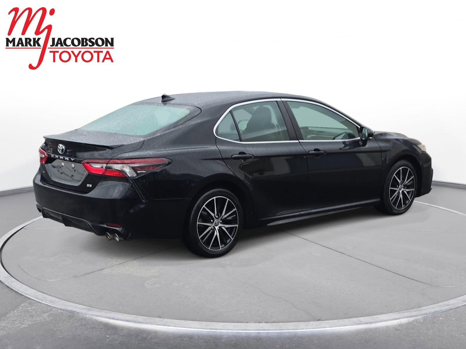 Used 2023 Toyota Camry SE image 10