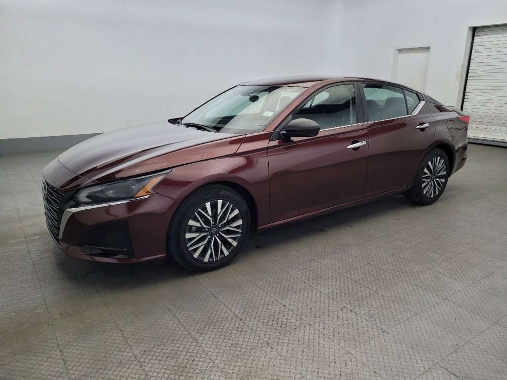 Used 2024 Nissan Altima 2.5 SV image 2
