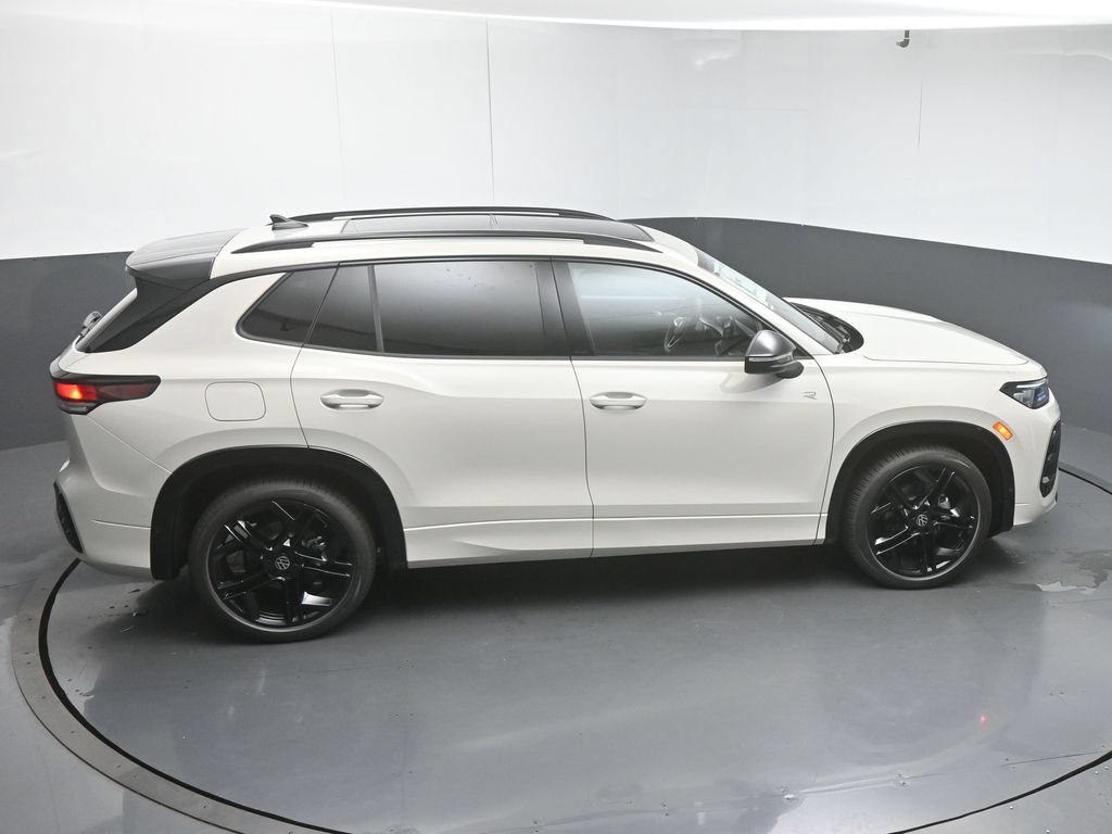 New 2026 Volkswagen Tiguan SE R-Line FWD image 48