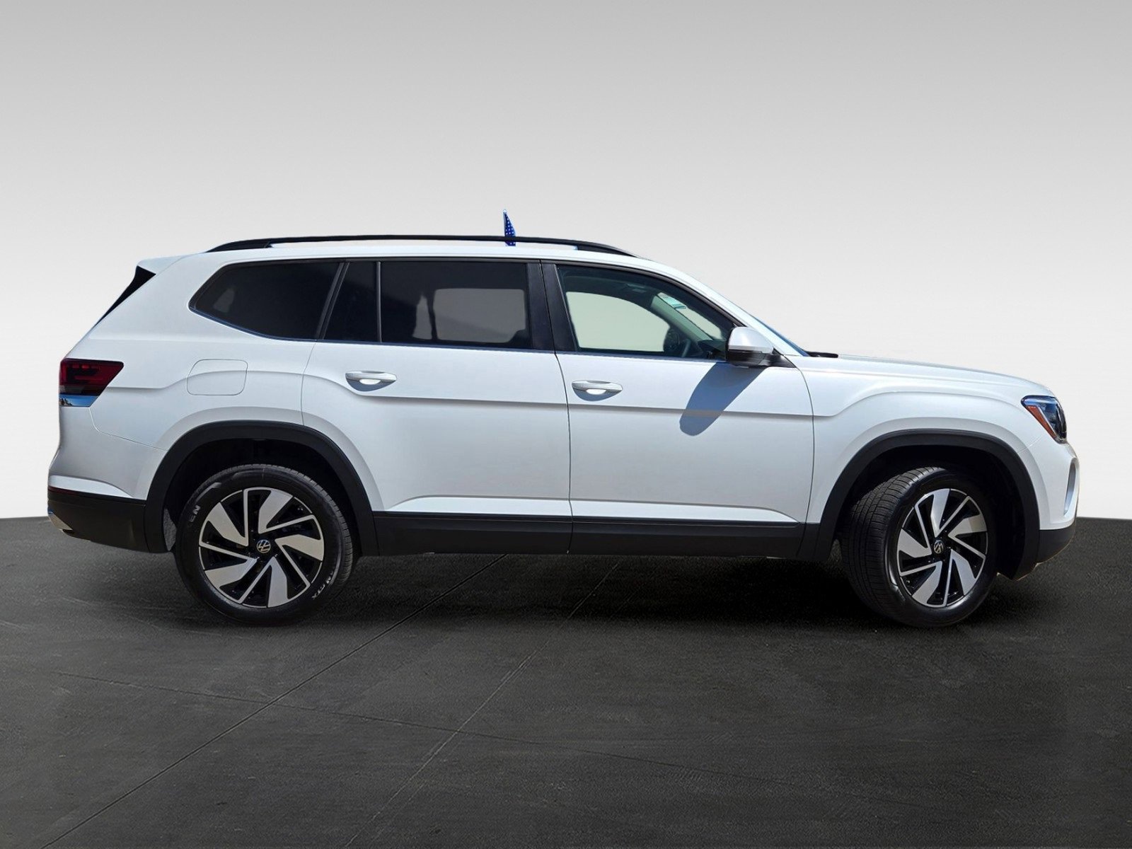 New 2026 Volkswagen Atlas SE image 3