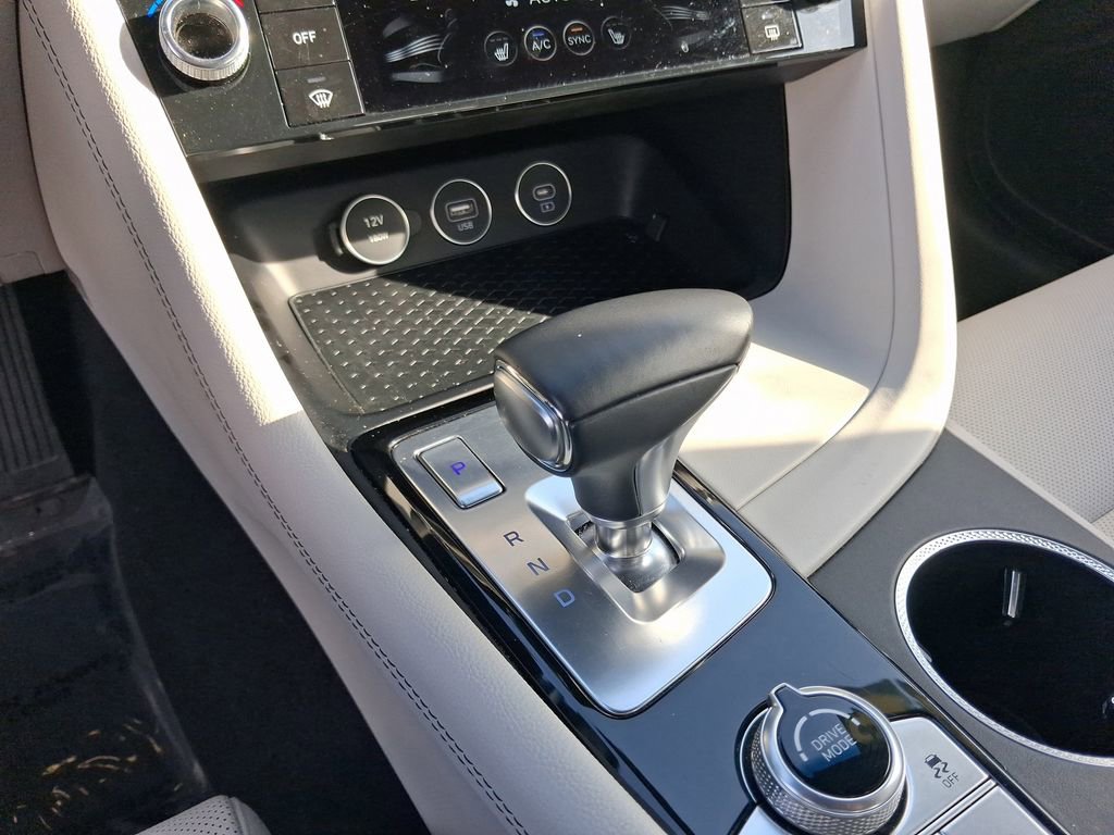 Used 2025 Genesis G70 2.5T RWD image 21