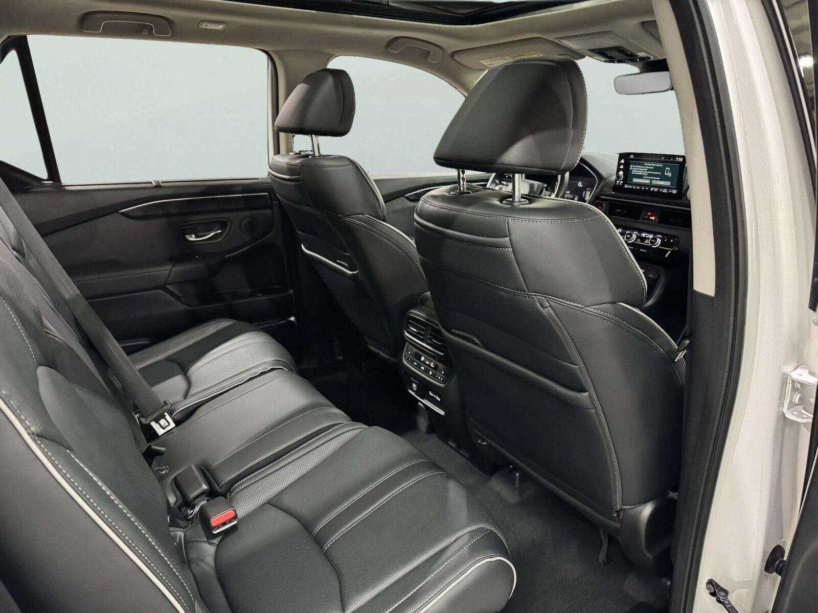 Used 2023 Honda Pilot Elite image 38