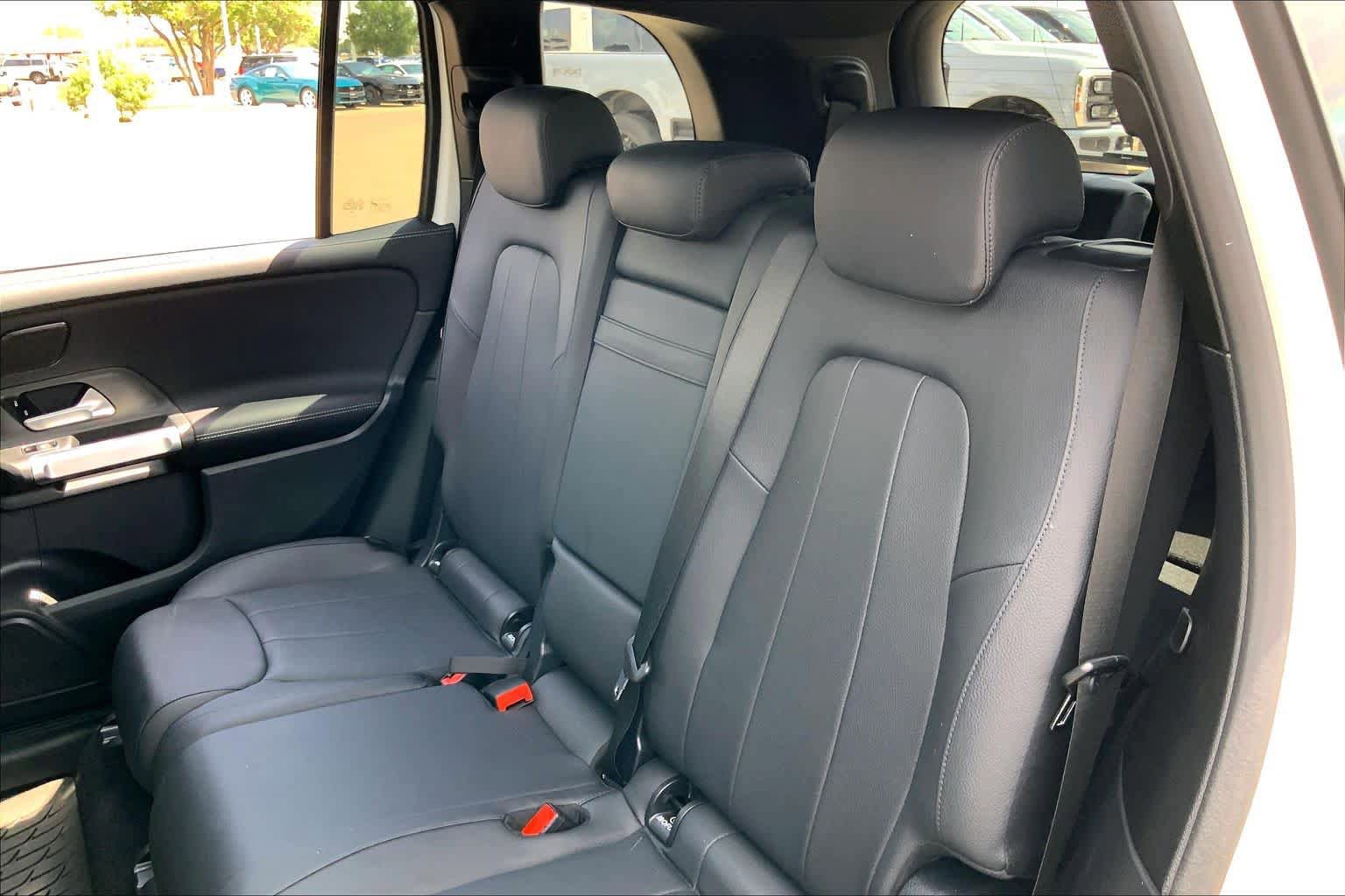 Used 2025 Mercedes-Benz GLB 250 4MATIC image 21