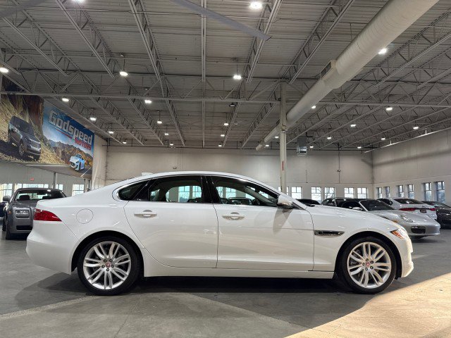 Used 2017 Jaguar XF Prestige RWD image 5