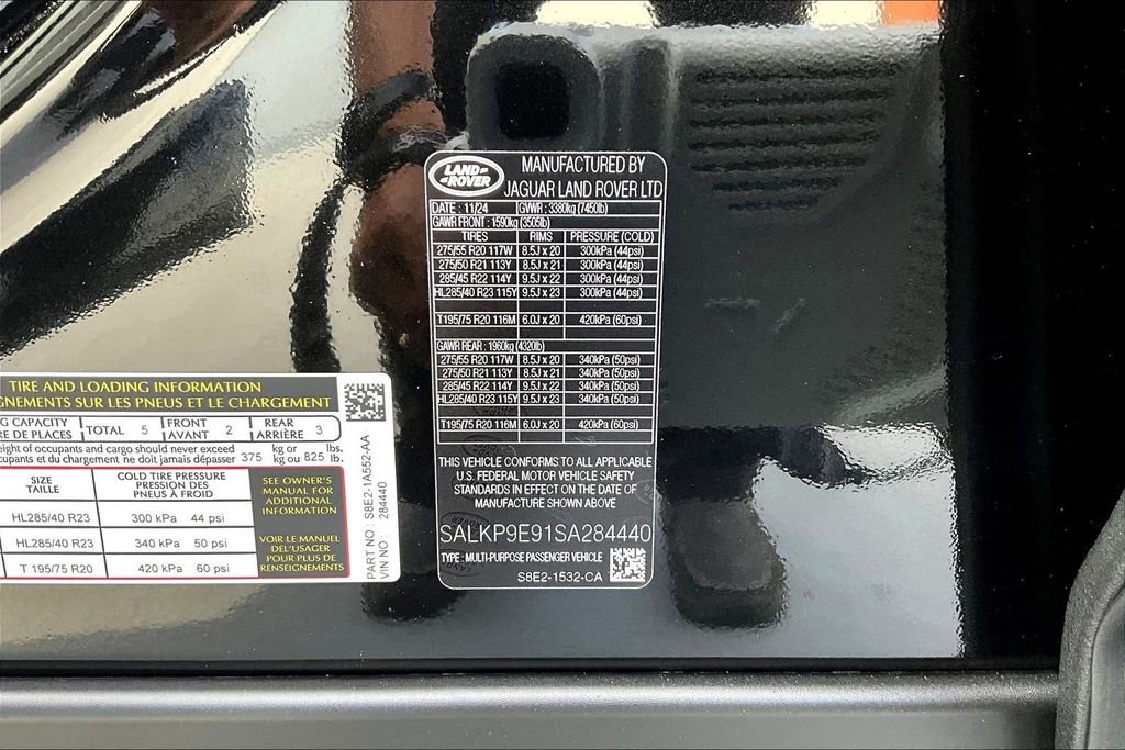 Certified 2025 Land Rover Range Rover SE AWD/4WD image 17