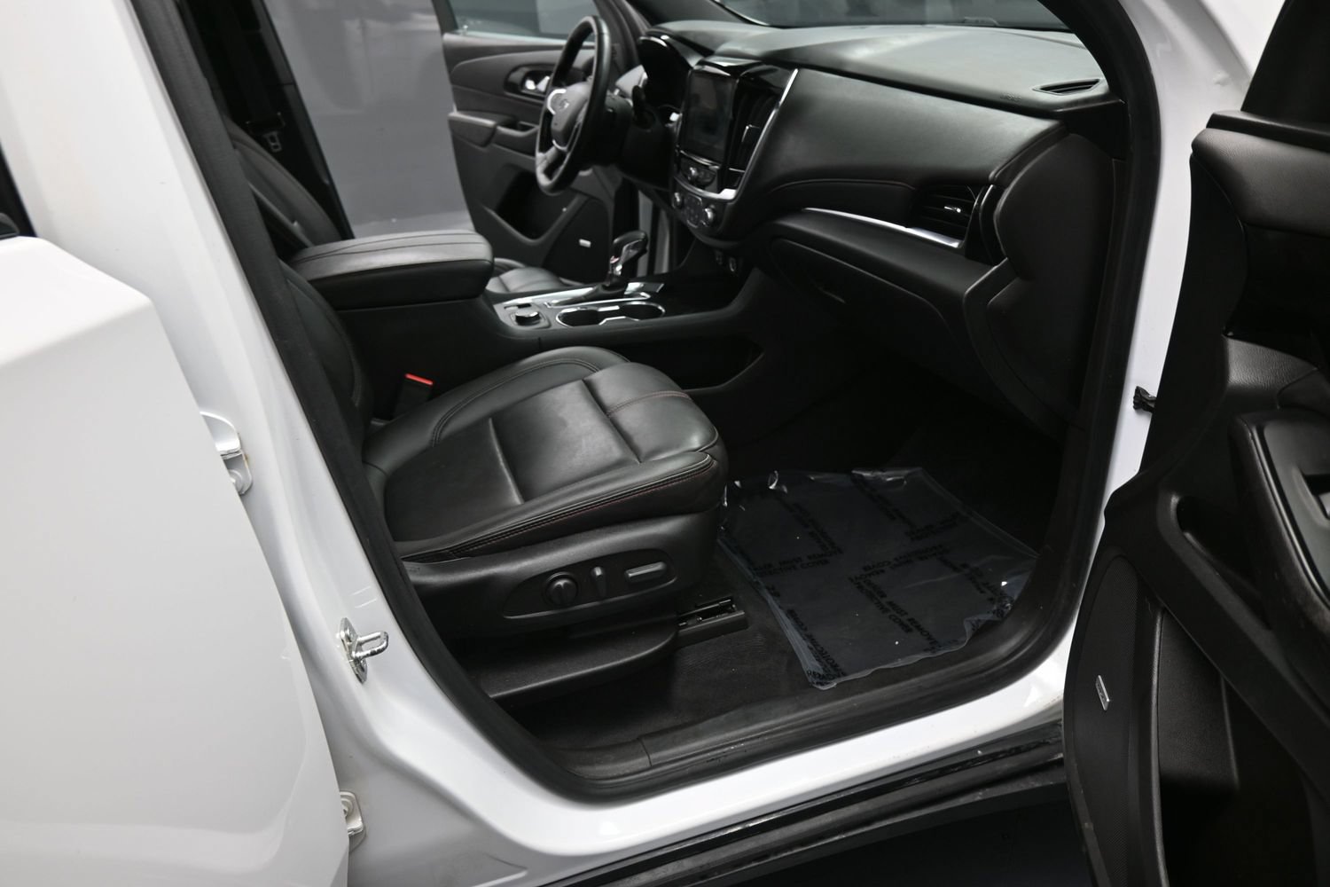 Used 2023 Chevrolet Traverse RS AWD/4WD image 21
