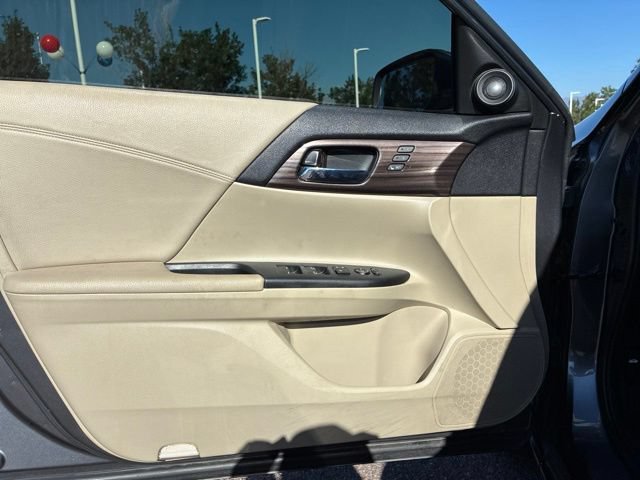 Used 2017 Honda Accord EX-L image 8