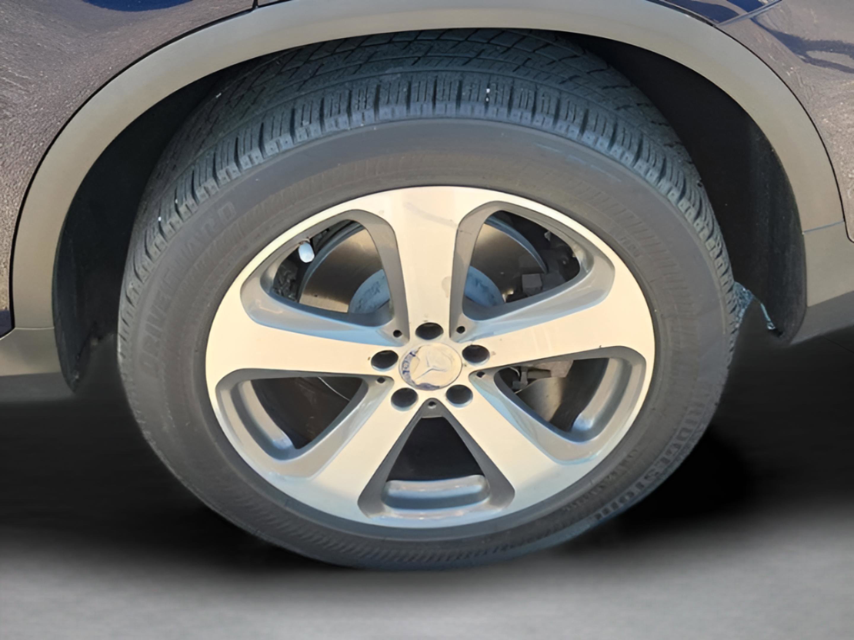 Used 2017 Mercedes-Benz GLC 300 4MATIC Coupe image 5