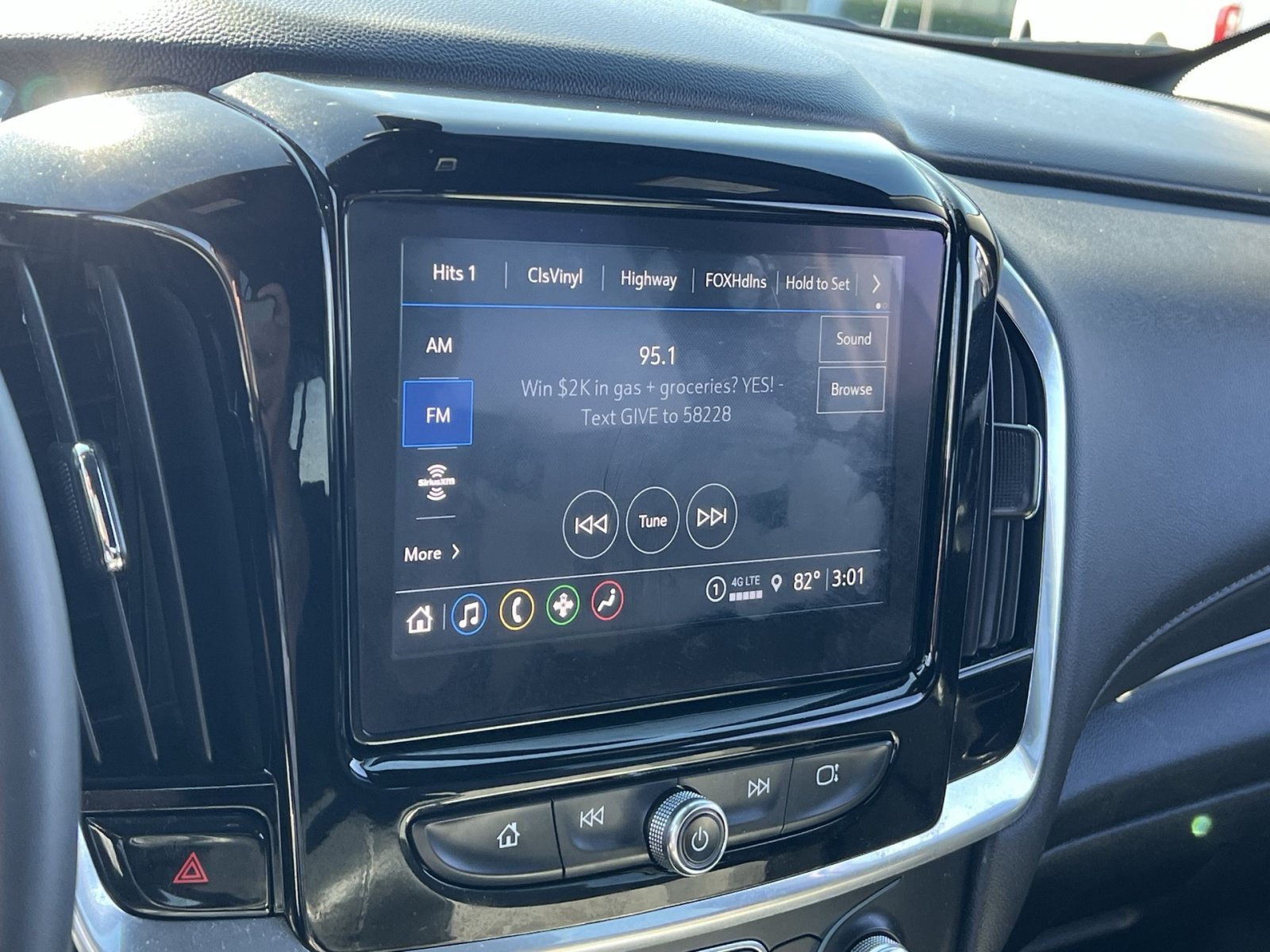 Used 2023 Chevrolet Traverse LT FWD image 18