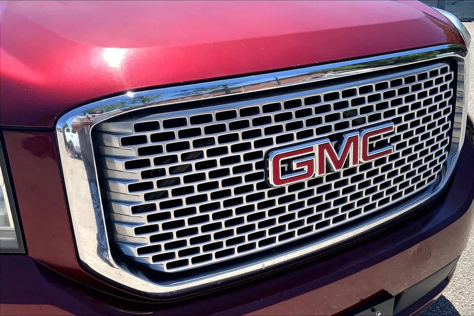 Used 2016 GMC Yukon XL Denali w/ Open Road Package AWD/4WD image 30
