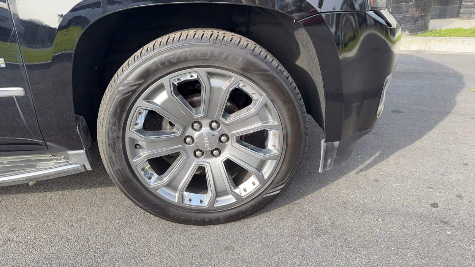 Used 2016 GMC Yukon XL Denali image 10