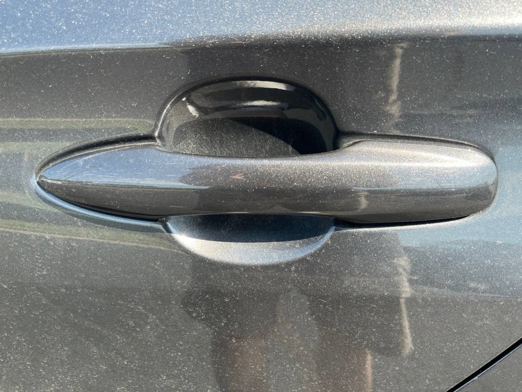 Used 2021 Toyota Prius XLE AWD/4WD image 18