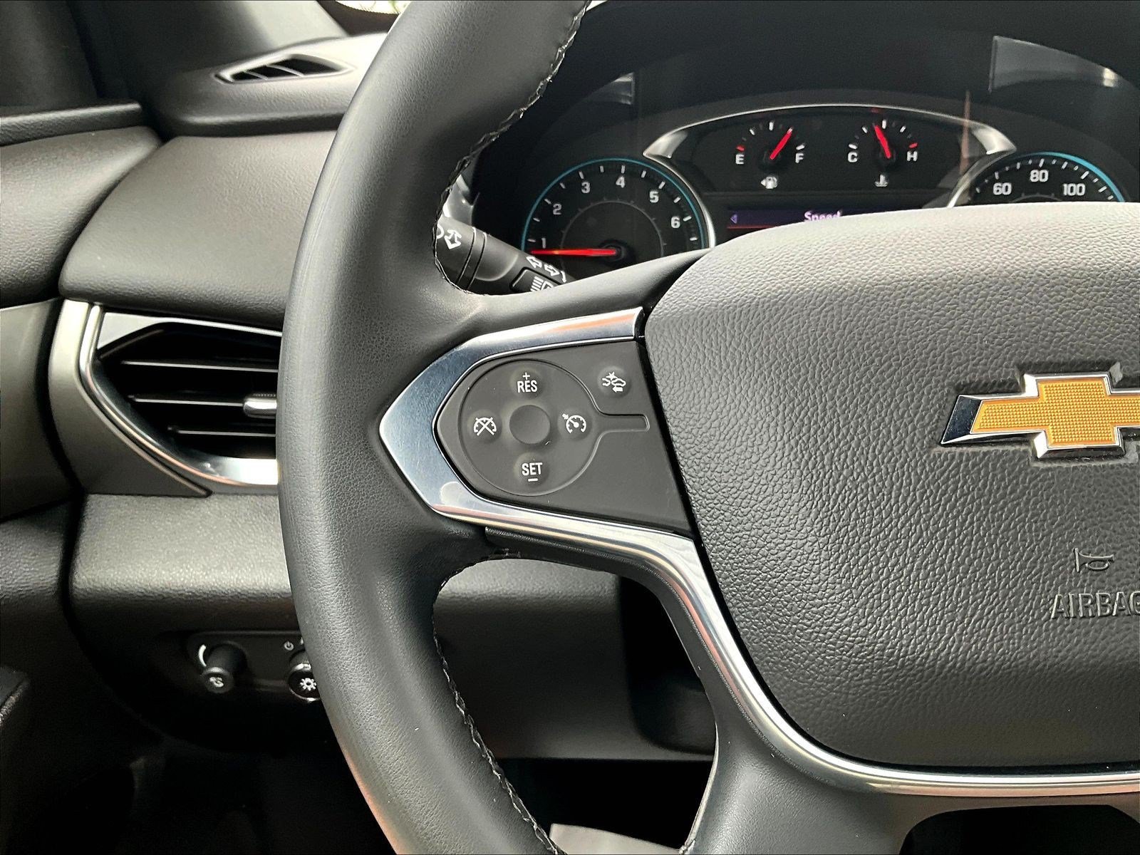 Used 2023 Chevrolet Traverse LT FWD image 11