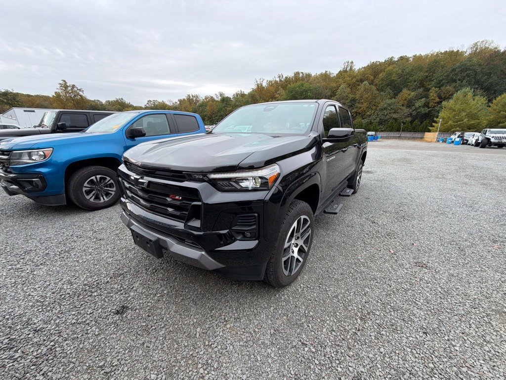 Used 2024 Chevrolet Colorado Z71 w/ Z71 Convenience Package 2 AWD/4WD image 3