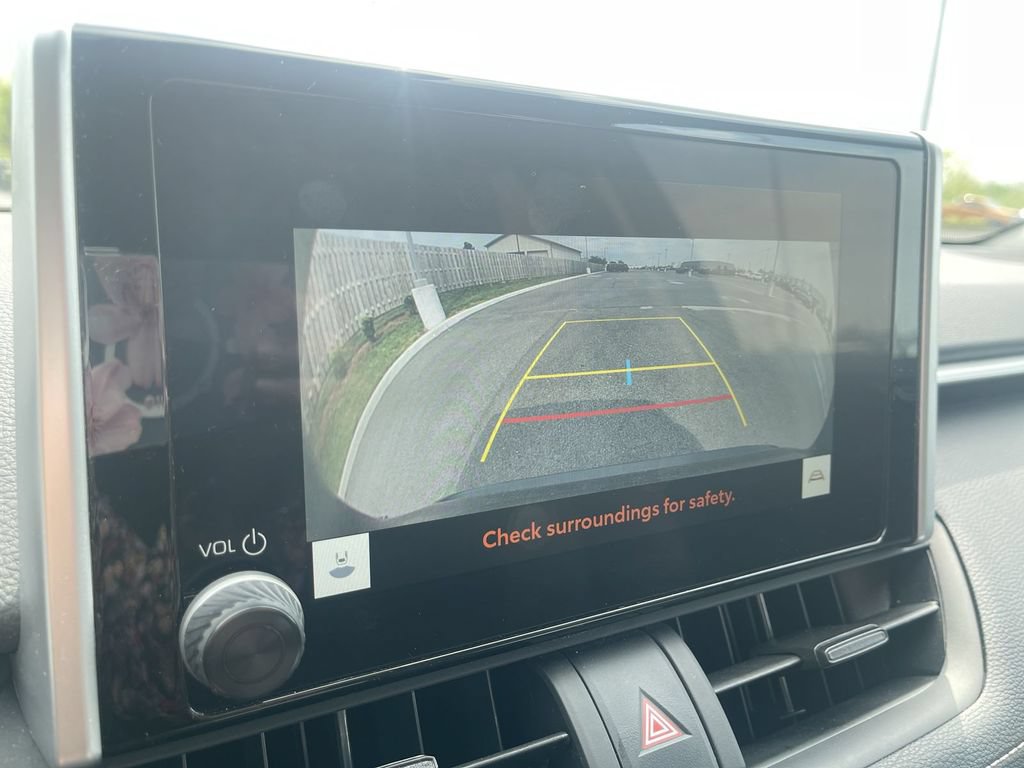 Used 2025 Toyota RAV4 XLE FWD image 27