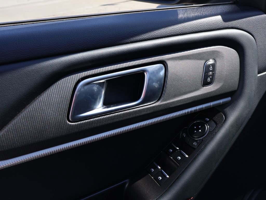Used 2025 Ford Explorer ST-Line w/ ST-Line Street Pack image 19