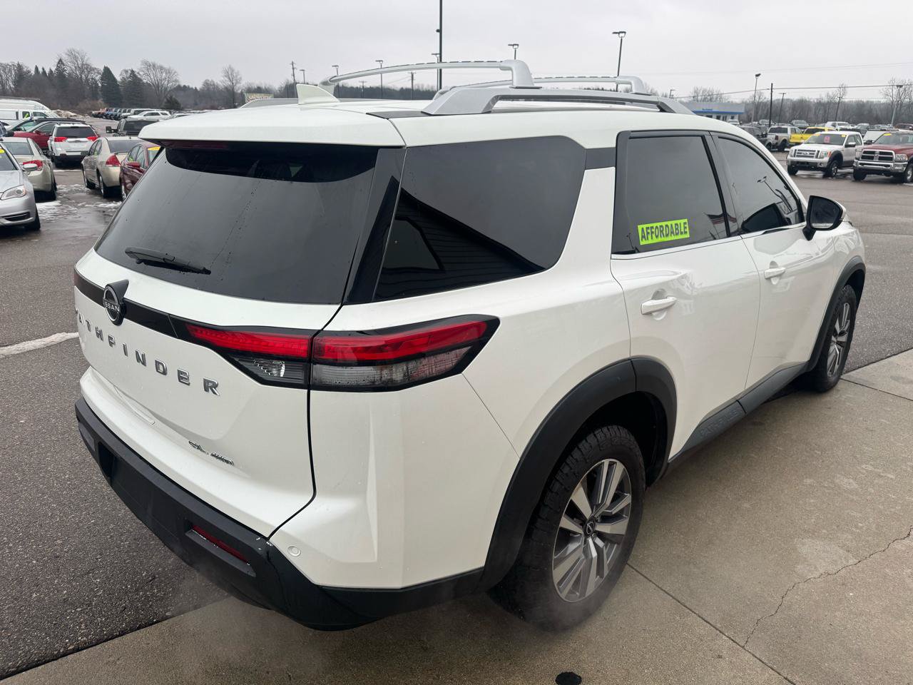 Used 2023 Nissan Pathfinder SL AWD/4WD image 5