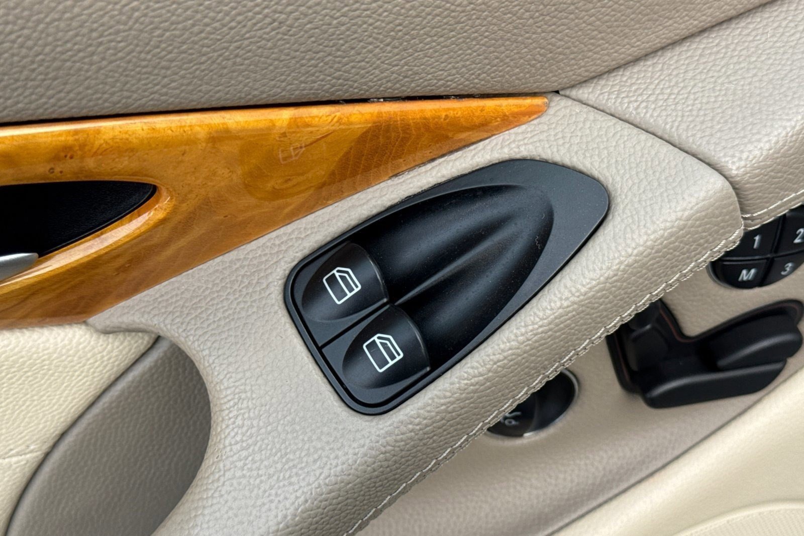 Used 2005 Mercedes-Benz SL 500 image 20