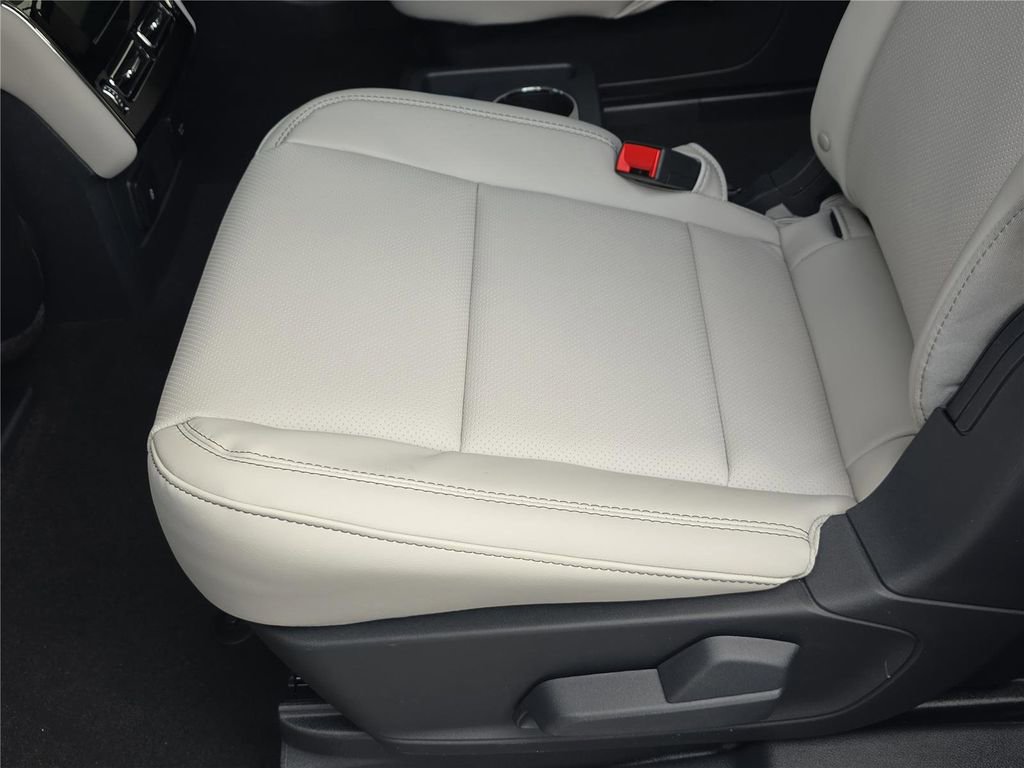 New 2026 Lincoln Aviator 2WD image 13