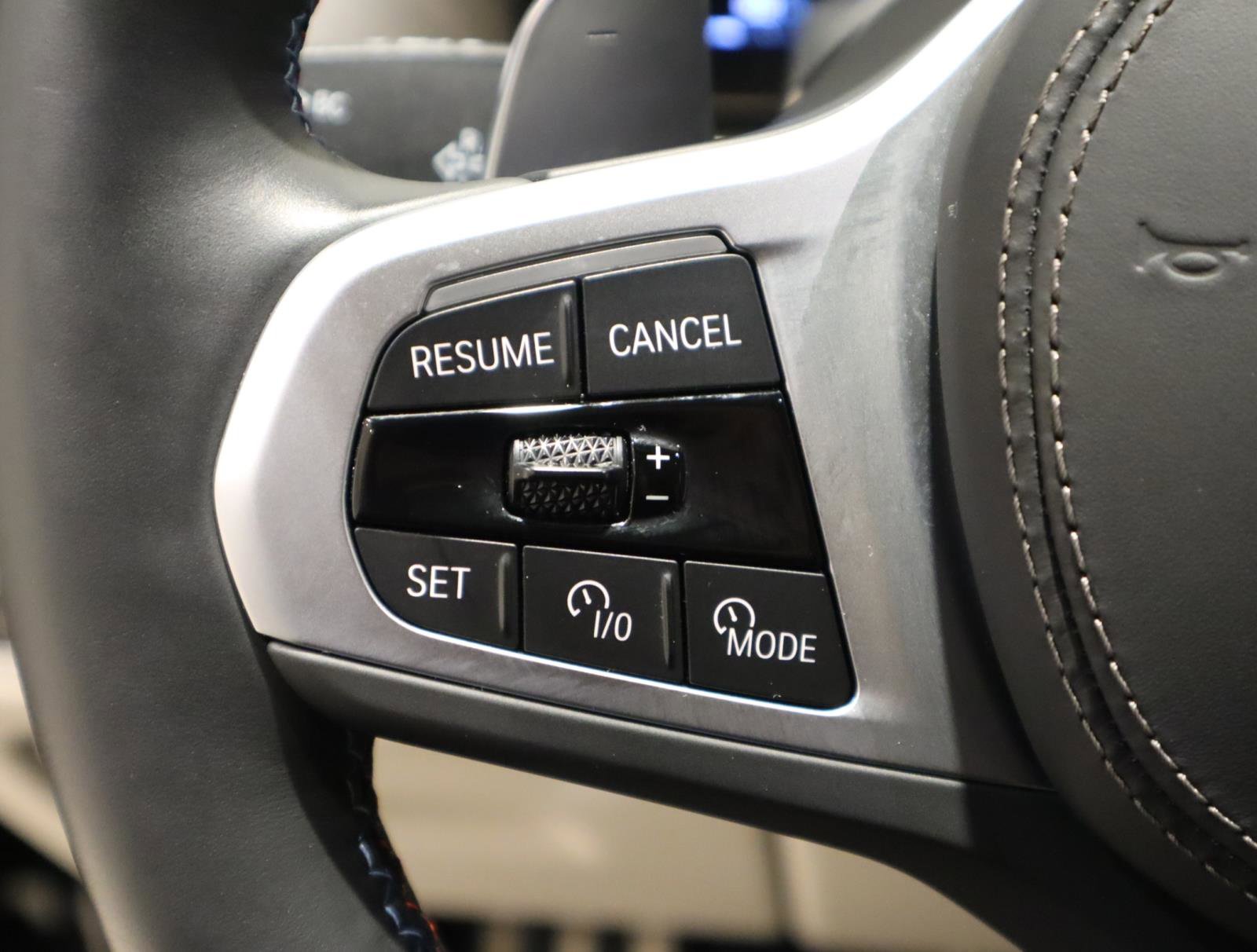 Used 2025 BMW X7 M60i image 30