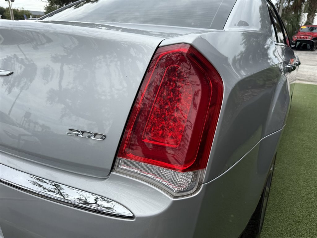 Used 2020 Chrysler 300 Limited image 12
