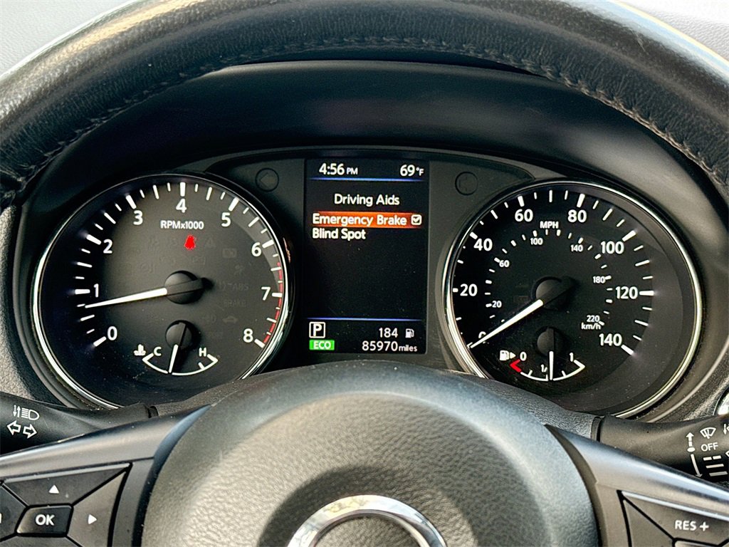 Used 2018 Nissan Rogue SV image 12