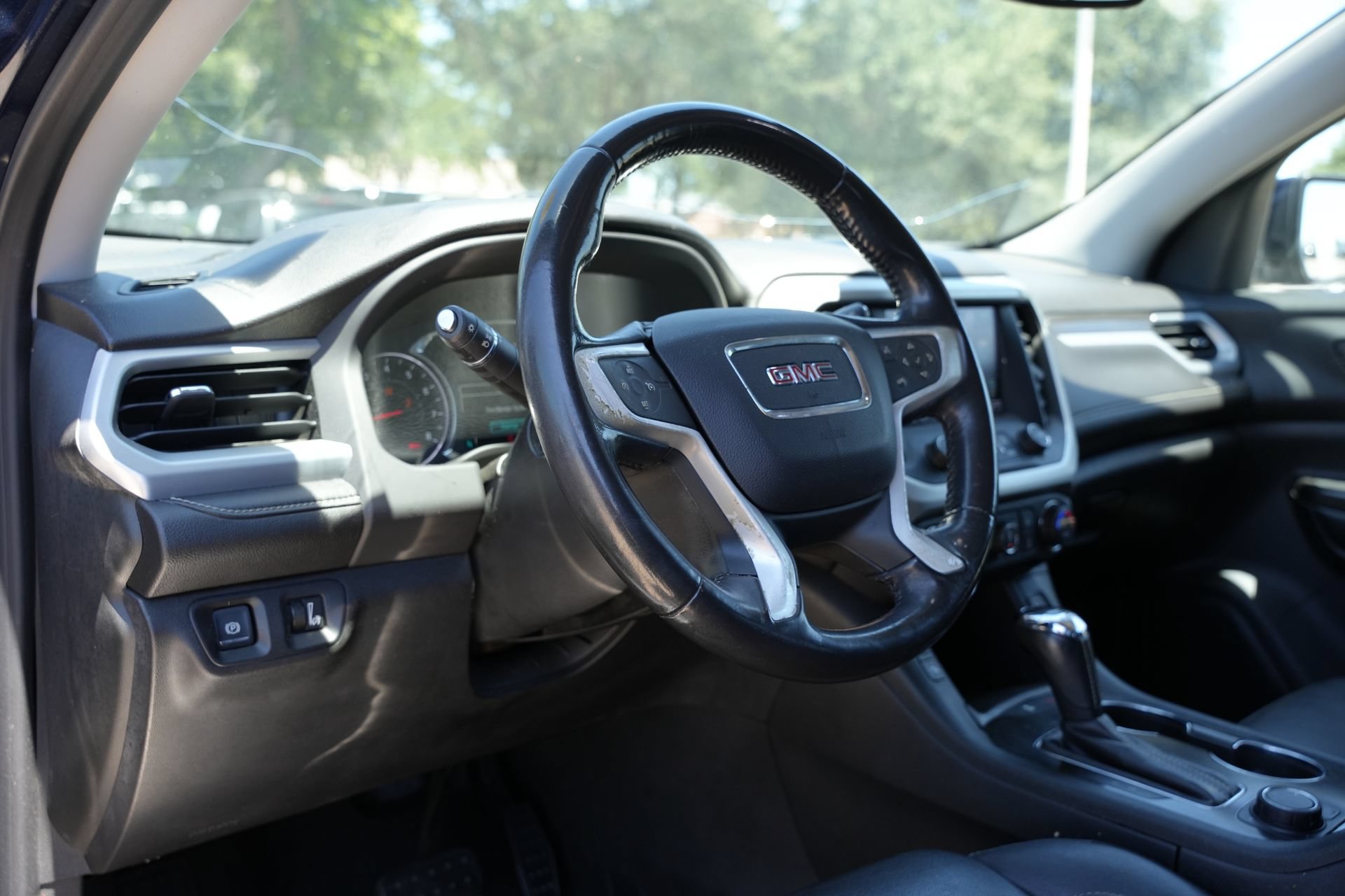 Used 2017 GMC Acadia SLT FWD image 11